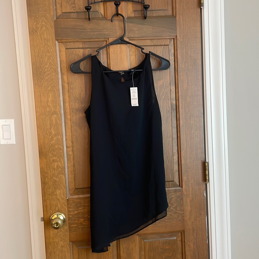 White House black market black sleeveless top